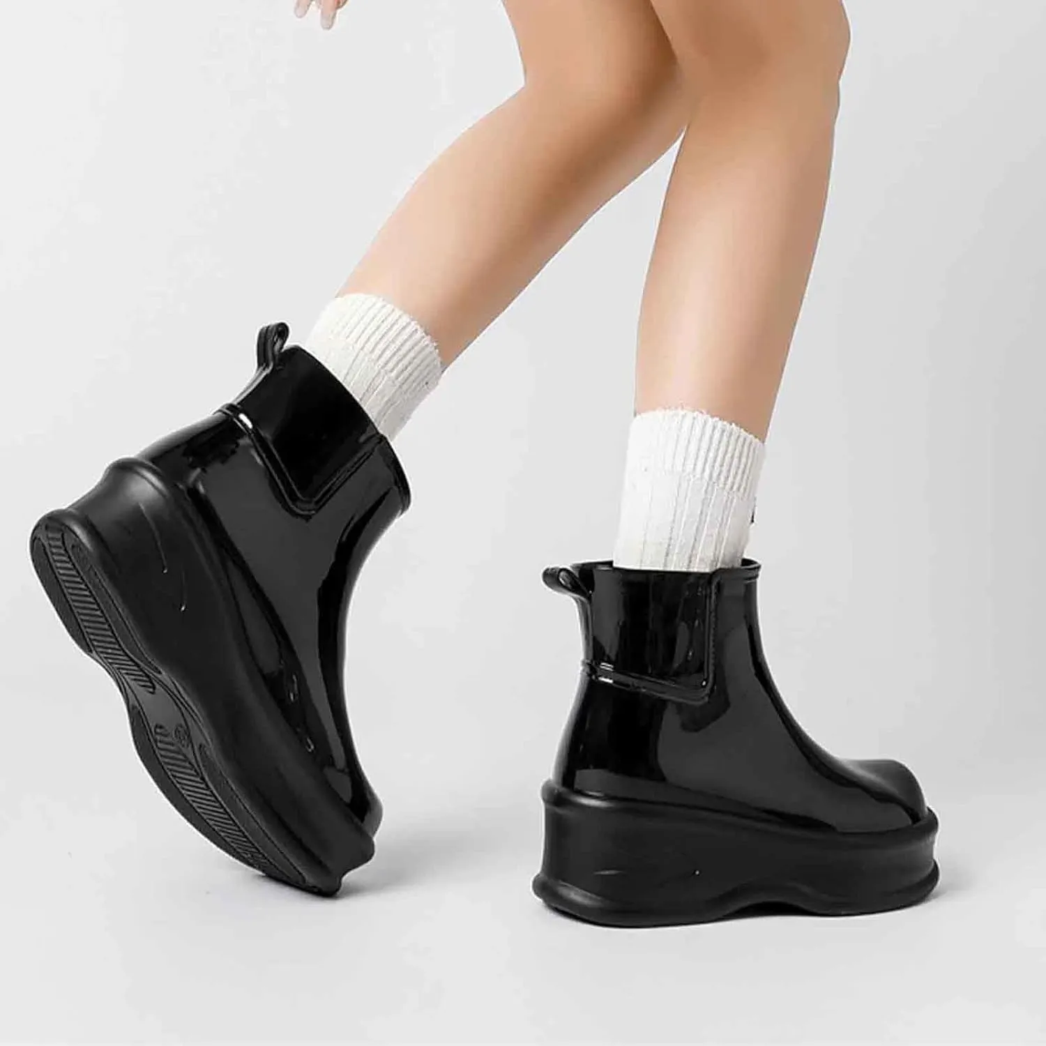 Durable Women's Rain Shoes Thick Sole Footwear Rainy Days Perfect Outdoor Activities Stylish and Rain Boots with Dogs