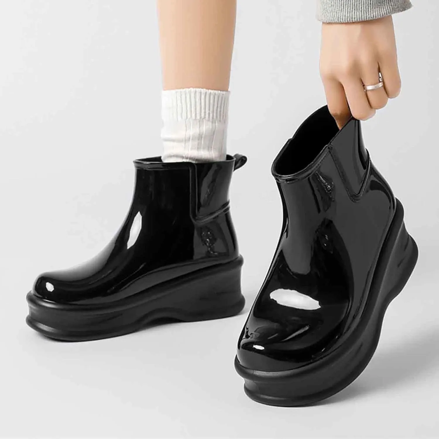 Durable Women's Rain Shoes Thick Sole Footwear Rainy Days Perfect Outdoor Activities Stylish and Rain Boots with Dogs
