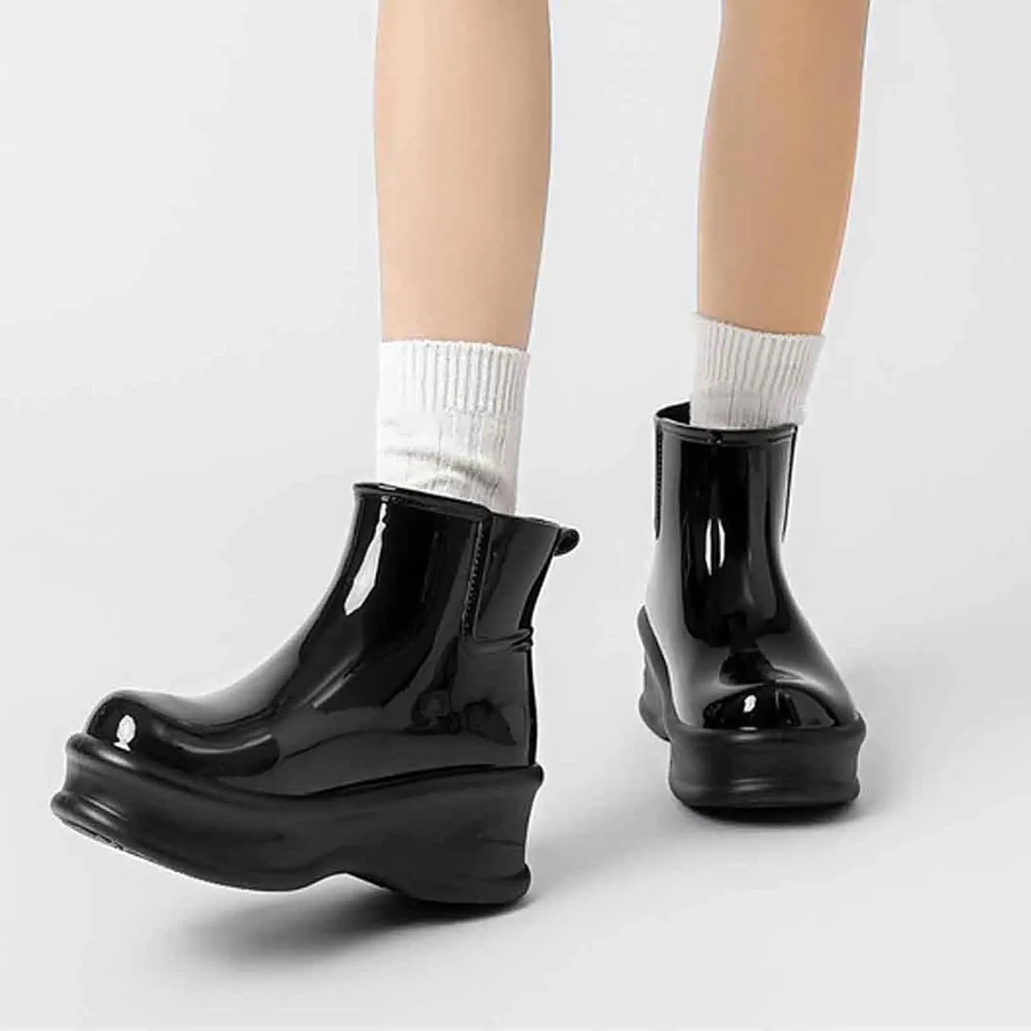 Durable Women's Rain Shoes Thick Sole Footwear Rainy Days Perfect Outdoor Activities Stylish and Rain Boots with Dogs