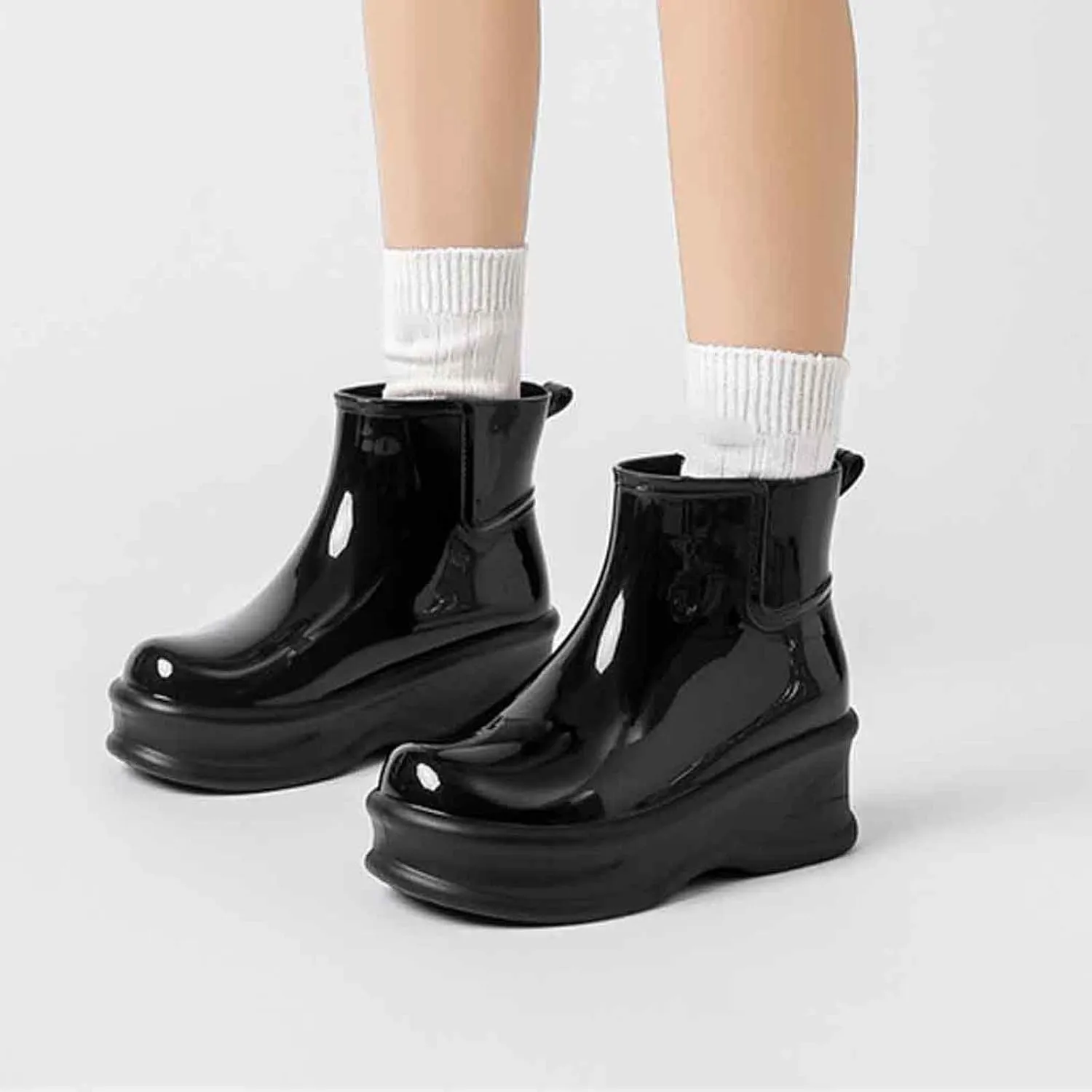 Durable Women's Rain Shoes Thick Sole Footwear Rainy Days Perfect Outdoor Activities Stylish and Rain Boots with Dogs
