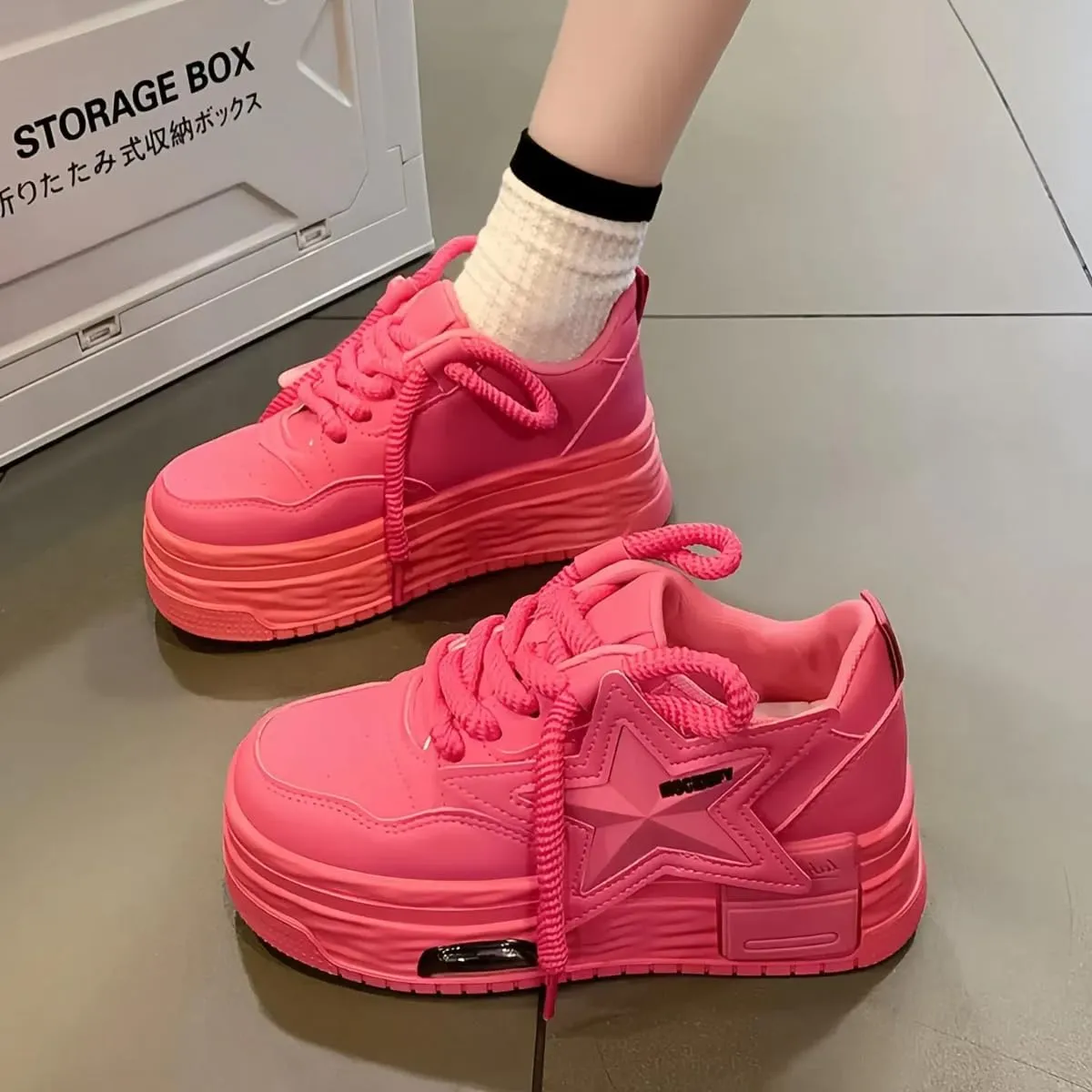 Women Y2K Chunky Sneakers, 3D Star Patch Streetwear, Eye-Catching Dopamine Color 5cm Height Boost Teens Walking Shoes Breathble