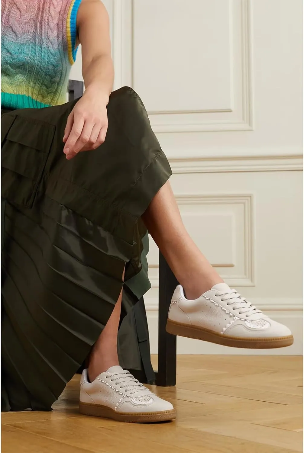 Women's Lace Detail Lace-Up Casual Sneakers - Elegant Ribbon Ribbon Lace Walking Shoes Non-Slip Sole Breathable Comfort for Daily Outfits